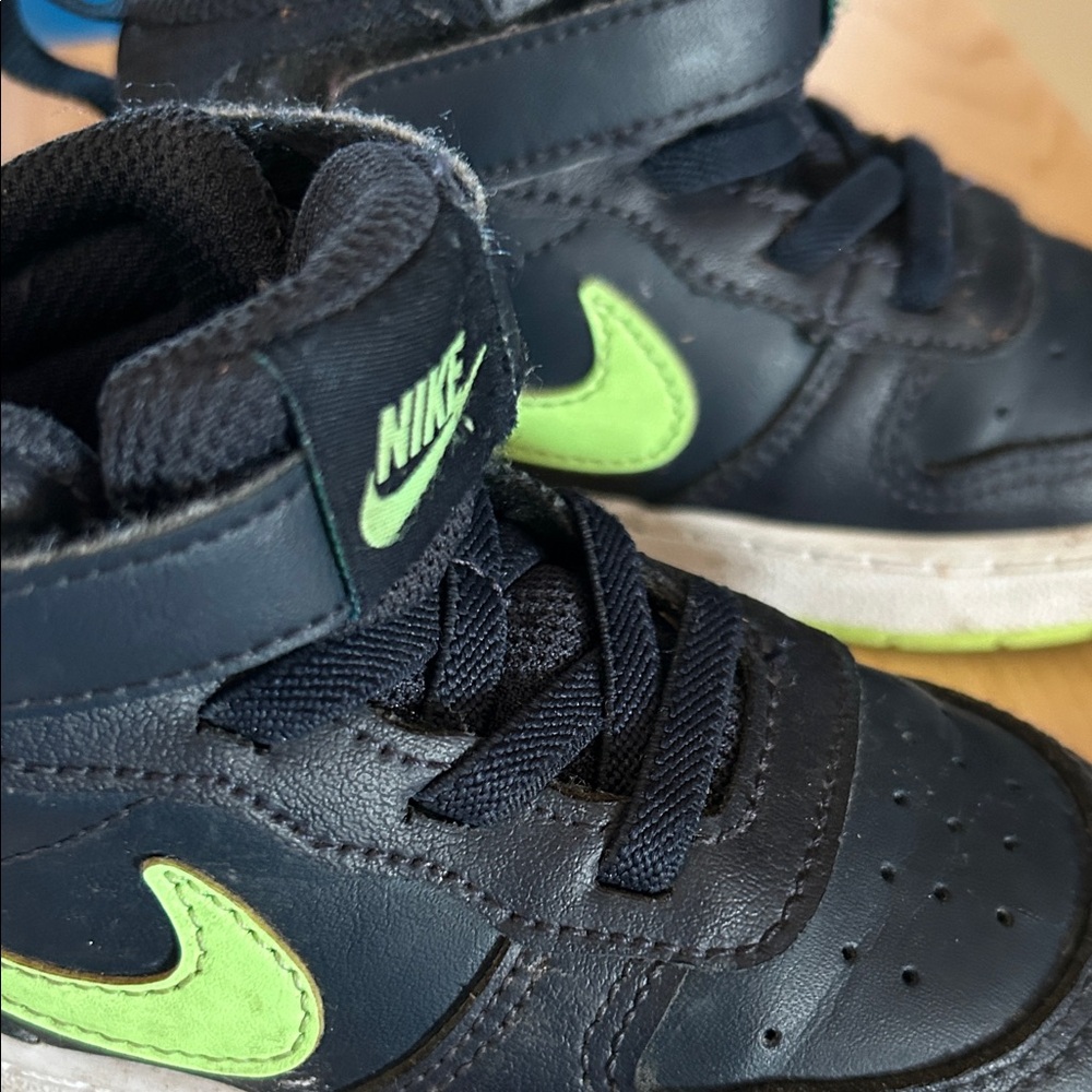 Nike Kids Dark Blue and Lime Sneakers